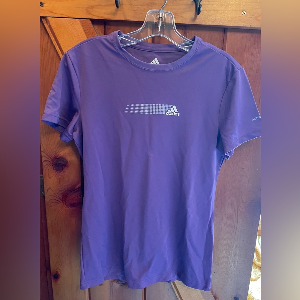 Adidas women’s moisture wicking, quick dry material t-shirt. Medium. Exc. cond.